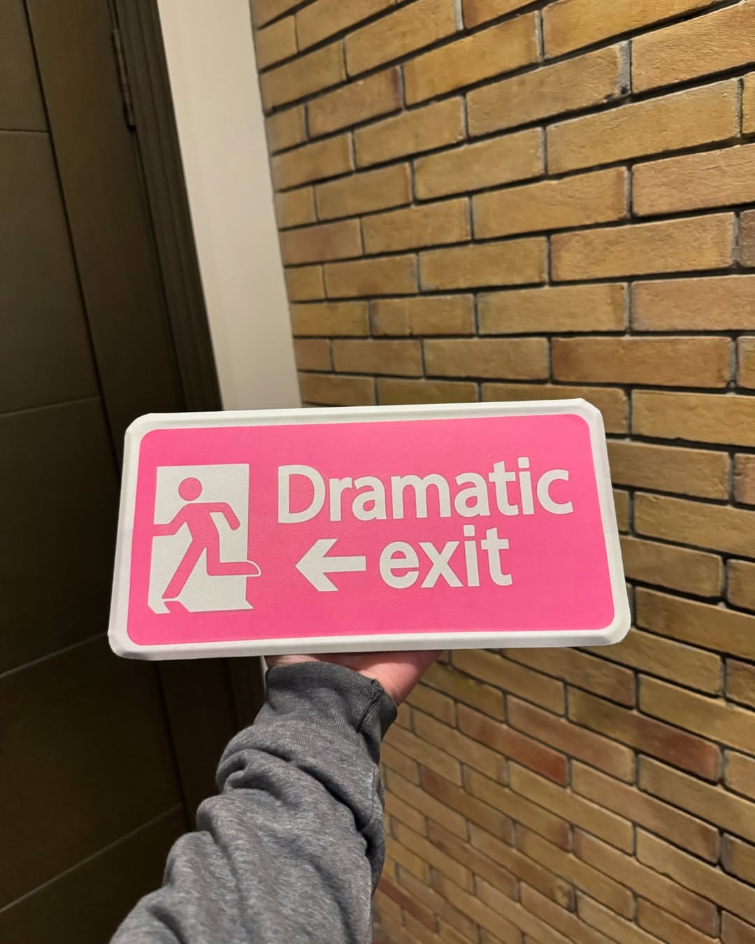 Dramatic Exit Plate